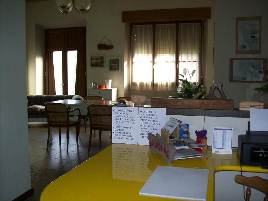 La Bottega del Falegname Pensión Vanzaghello Exterior foto